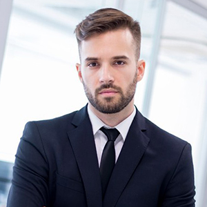 serious-man-suit-with-crossed-arms_23-2147574140